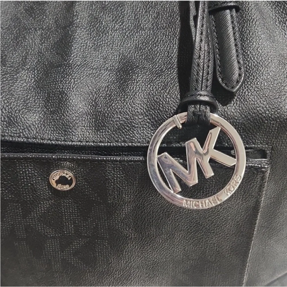Michael Kors Jet Set TZ Snap Pocket Tote MK Signature Black EUC